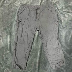 Copped Linen Cargo Capris